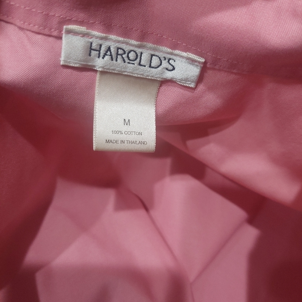 Harolds Women’s Sz M Pink V-Neck Button Front Collared City Shirt Classic Style - Picture 7 of 11